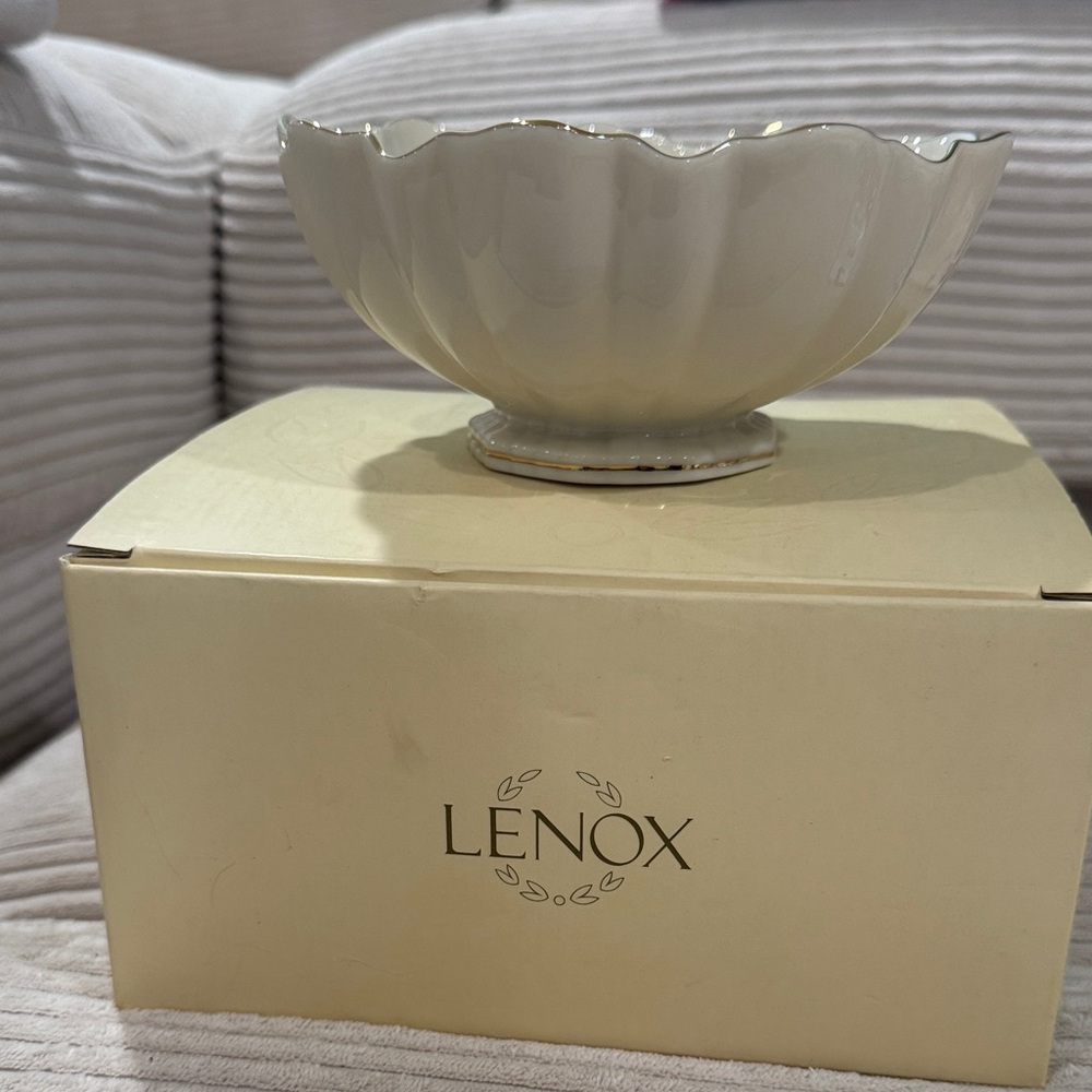 Lenox Ivory Scalloped Porcelain Bowl